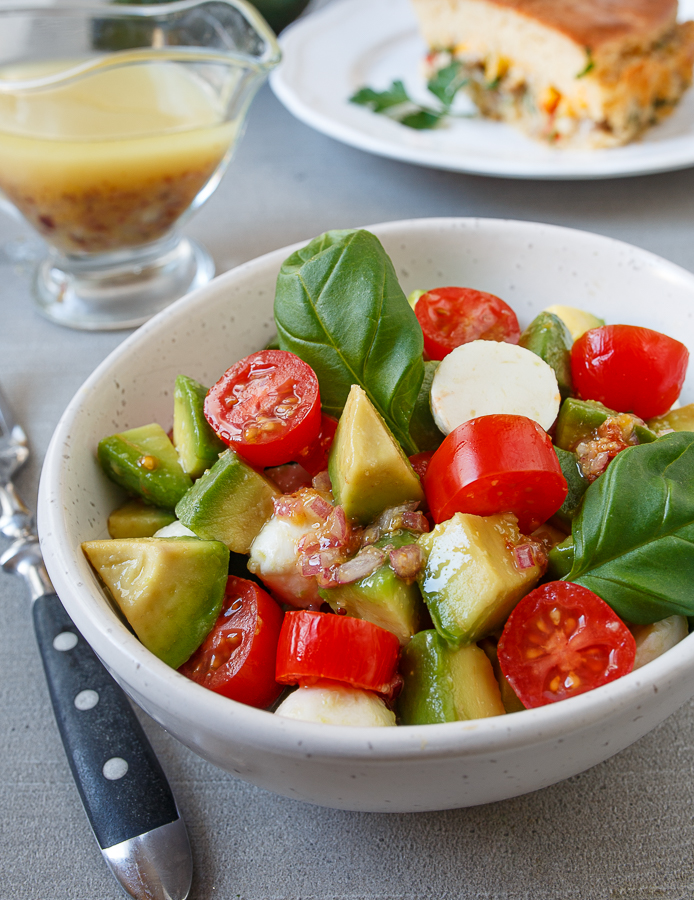 Рецепт Tomato and Avocado Salad with Honey-Bacon Dressing